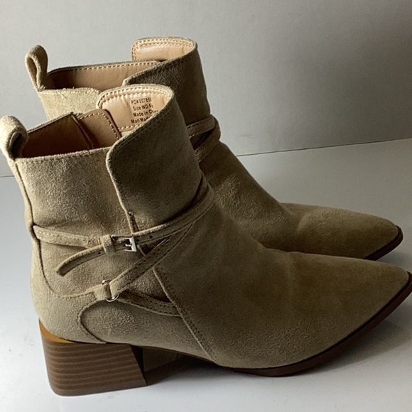 Journee Collection Womens Estelle Stacked Heel Booties - Picture 8 of 12